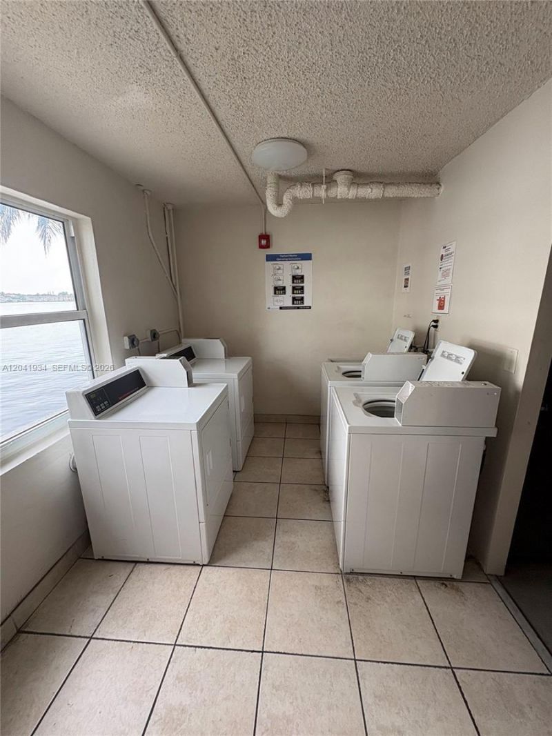 1075 NE Miami Gardens Dr , Unit 211, Miami, FL 33179 Photo