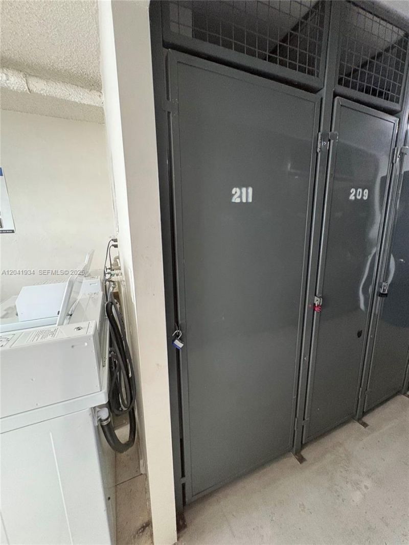 1075 NE Miami Gardens Dr , Unit 211, Miami, FL 33179 Photo