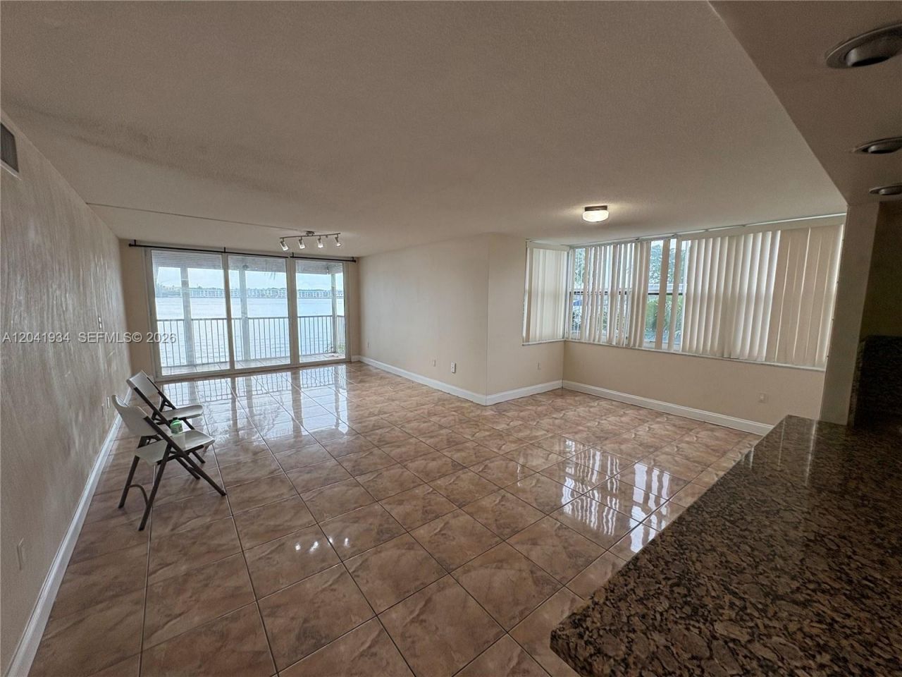 1075 NE Miami Gardens Dr , Unit 211, Miami, FL 33179 Photo