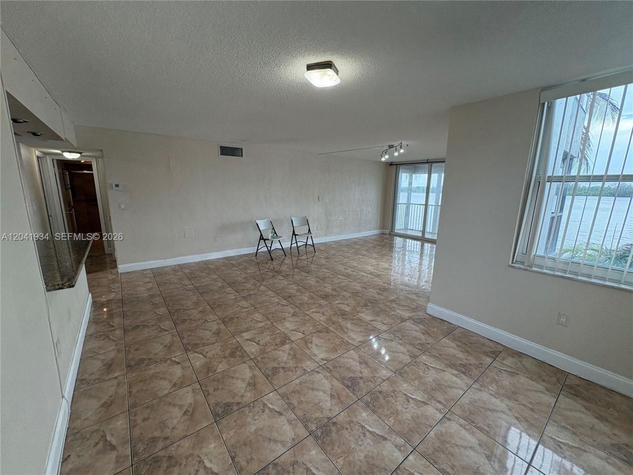 1075 NE Miami Gardens Dr , Unit 211, Miami, FL 33179 Photo