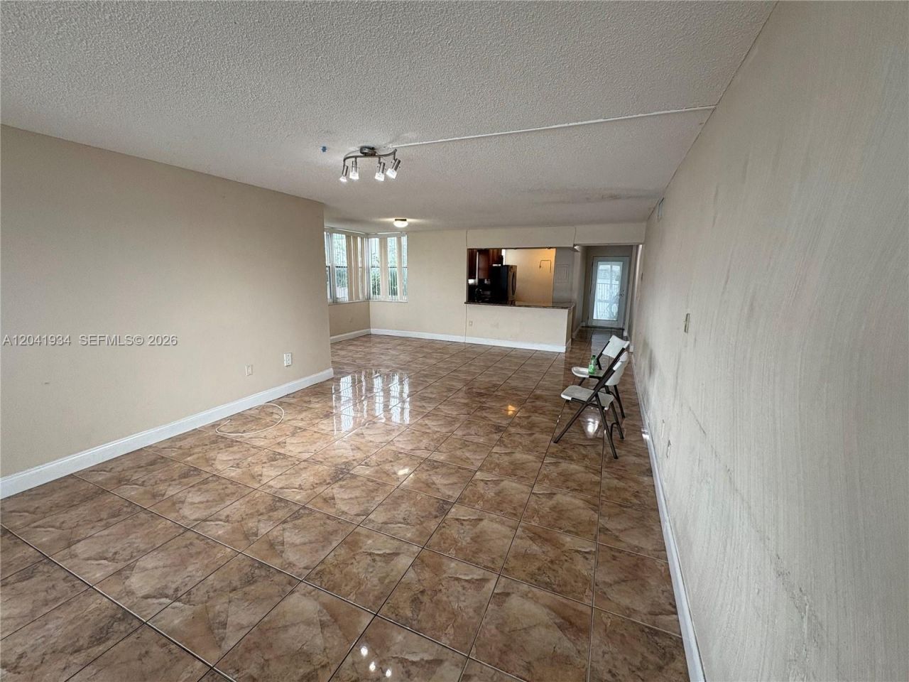 1075 NE Miami Gardens Dr , Unit 211, Miami, FL 33179 Photo
