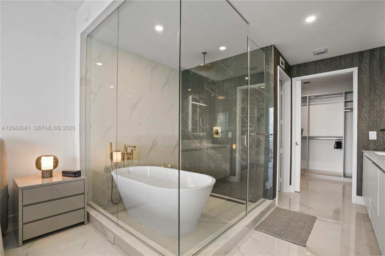 700 NE 24 , Unit 3905, Miami, FL 33137 Photo