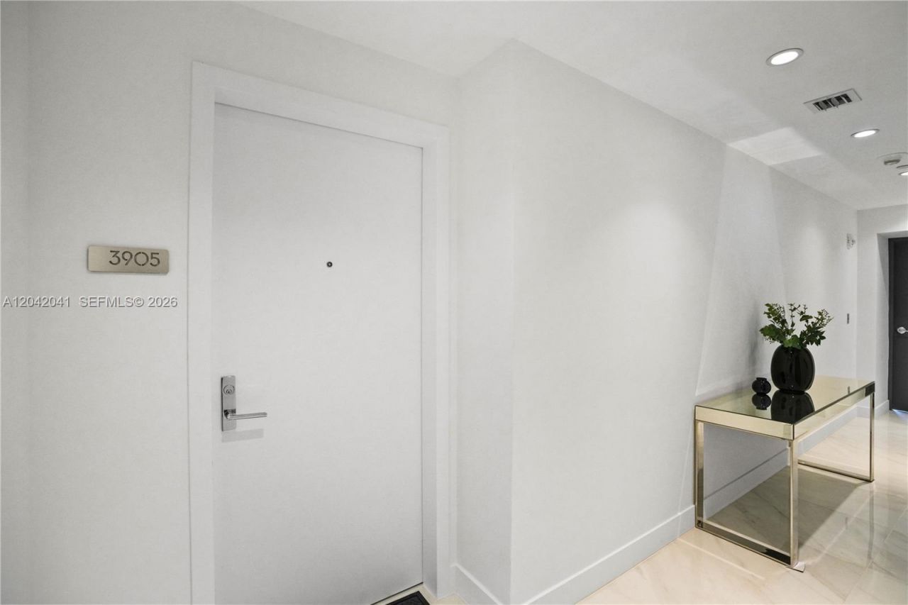 700 NE 24 , Unit 3905, Miami, FL 33137 Photo