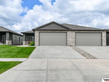 303 Half Moon Drive, Lincoln, NE 68527