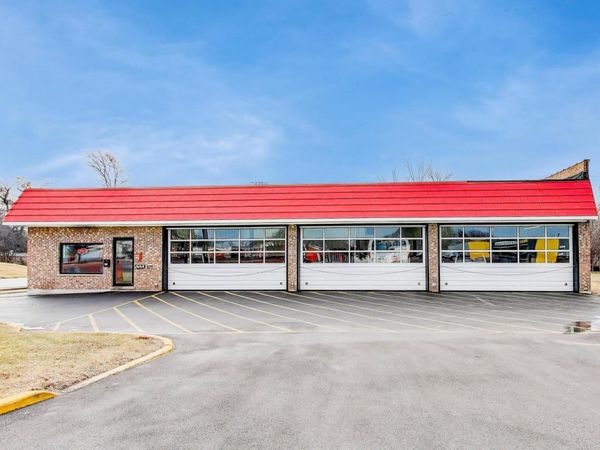 18W455 Roosevelt Road , Lombard, IL 60148