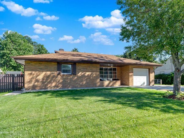 425 Douglas Street , Oswego, IL 60543