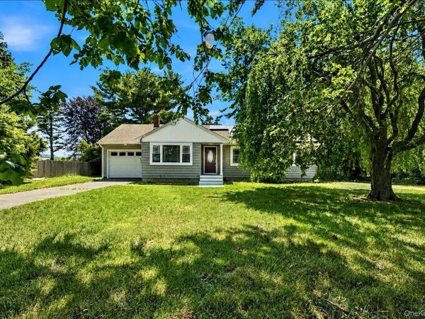 725 Peconic Lane, Peconic, NY 11958