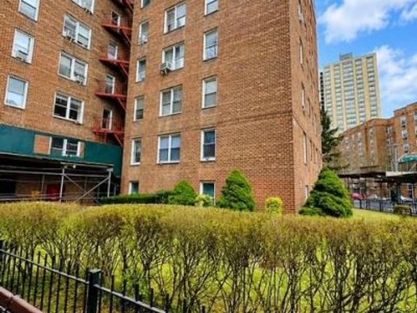 65-45 Yellowstone Boulevard , Unit 5C, Forest Hills, NY 11375