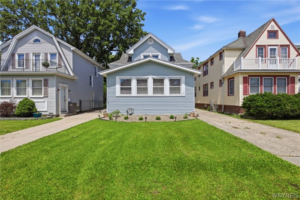 216 Sanders Road, Buffalo, NY 14216 Main Photo