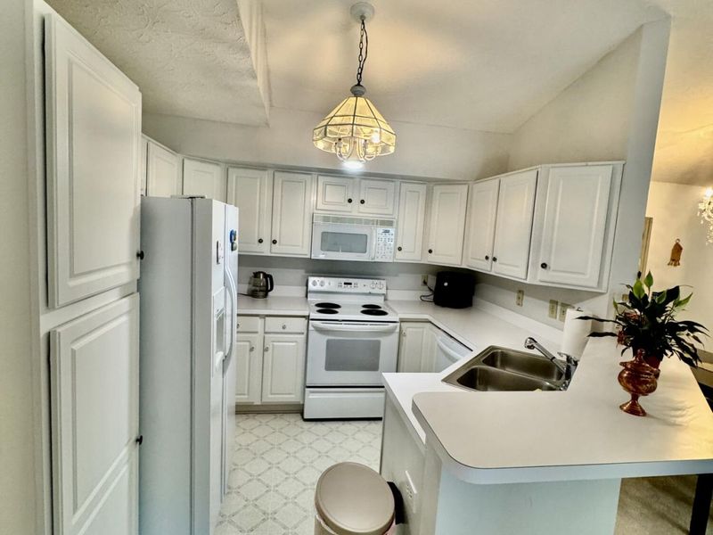 2276 Edenderry Drive, Unit 300, Crescent Springs, KY 41017 Photo 10