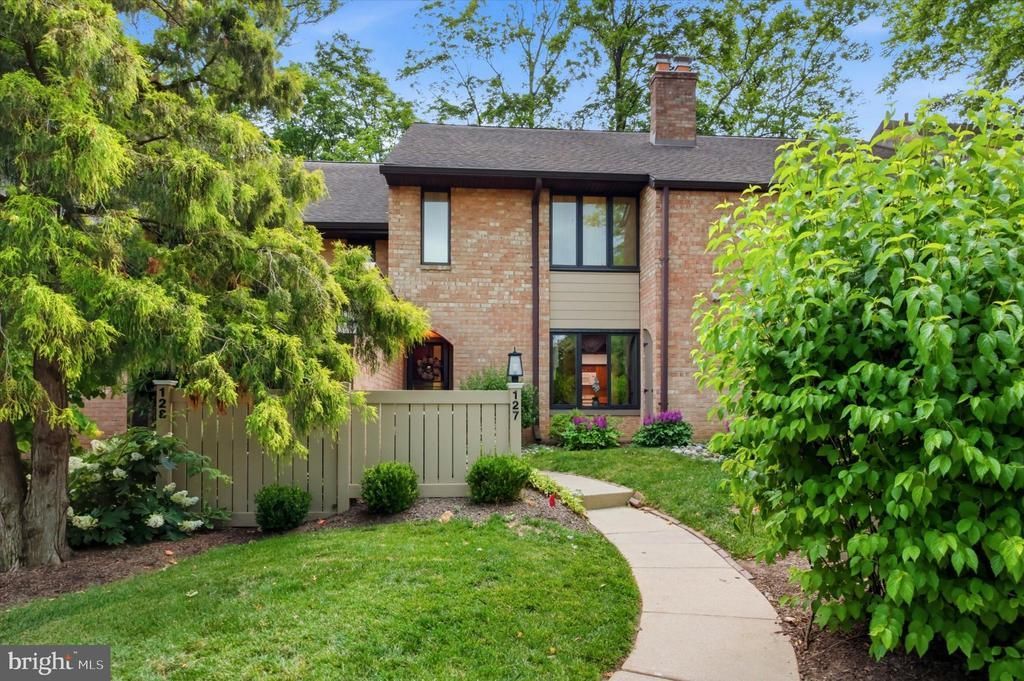 127 WOODGATE LANE, PAOLI, PA 19301