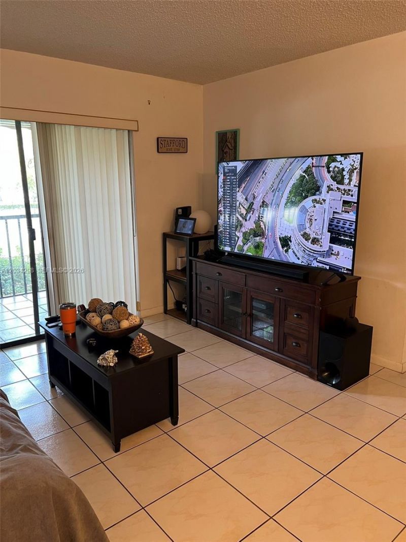 9710 Hammocks Blvd, Unit 204-31, Miami, FL 33196 Photo