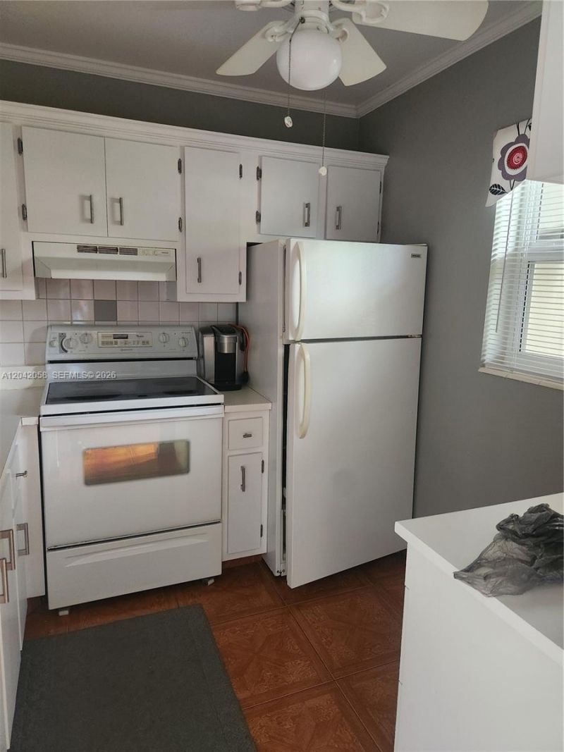 5001 NW 34th St , Unit 205, Lauderdale Lakes, FL 33319 Photo