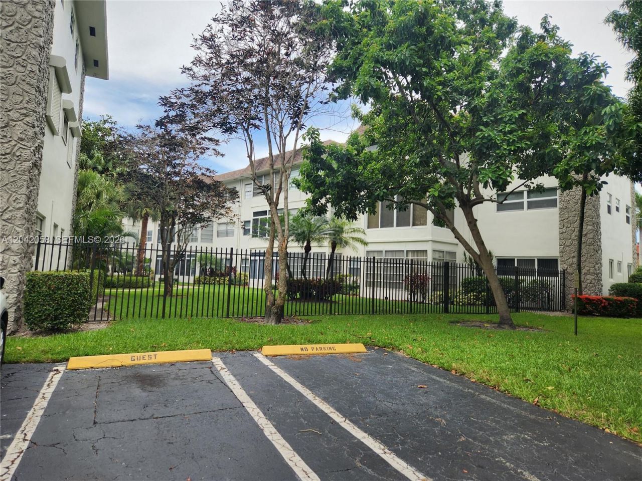 5001 NW 34th St , Unit 205, Lauderdale Lakes, FL 33319 Photo