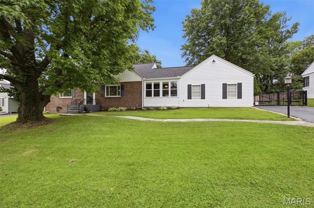 9860 Berwick Drive, Affton, MO 63123 Main Photo