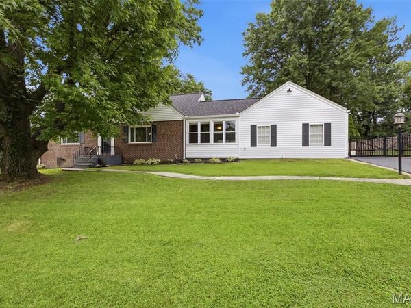 9860 Berwick Drive, Affton, MO 63123