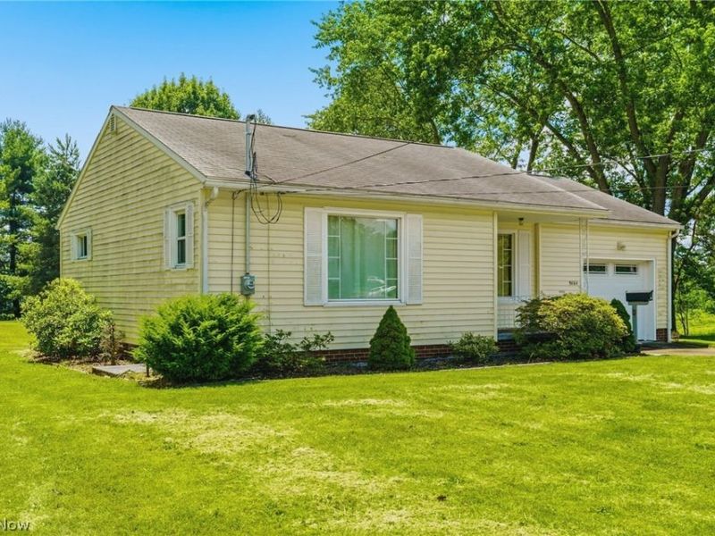 9864 Louisville Street NE, Louisville, OH 44710 Photo 2