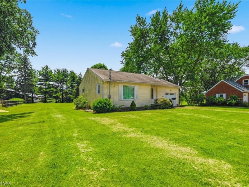 9864 Louisville Street NE, Louisville, OH 44710 Photo 3