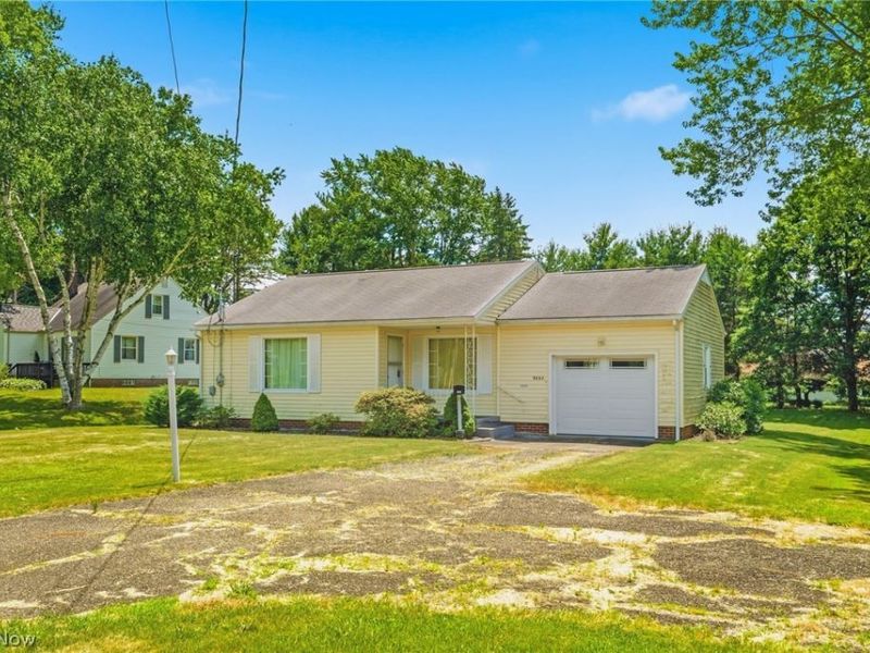 9864 Louisville Street NE, Louisville, OH 44710 Photo 4