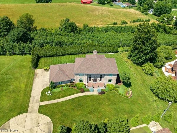 38 Silver Court, Vienna, WV 26105