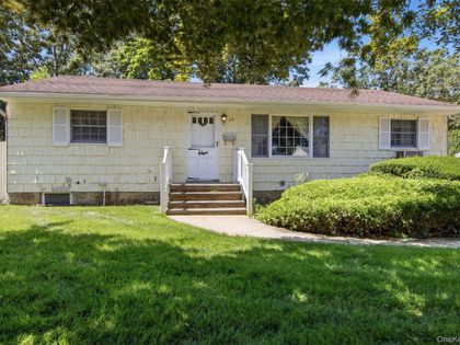 22 Berry Lane Centereach, NY 11720