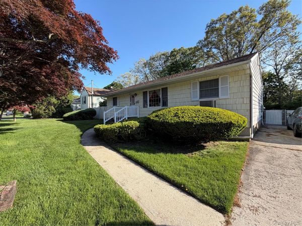 22 Berry Lane , Centereach, NY 11720