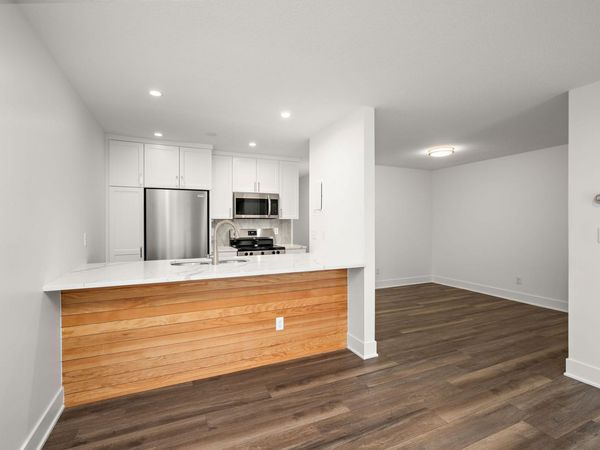 2800 Hamline Avenue N, Unit 332, Roseville, MN 55113