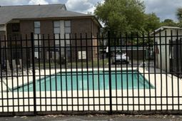 2005 Greens Blvd.  photo 4