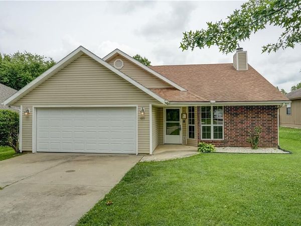 1011 Fox Run Drive, Warrensburg, MO 64093