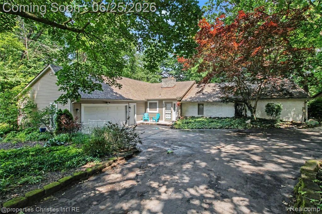 4863 Split Rail Drive, Brighton Township, MI 48114 Main Photo