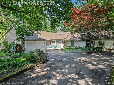 4863 Split Rail Drive, Brighton Twp, MI 48114