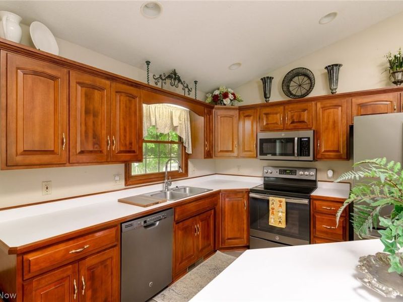 887 Manor Circle, Howard, OH 43028 Photo 6