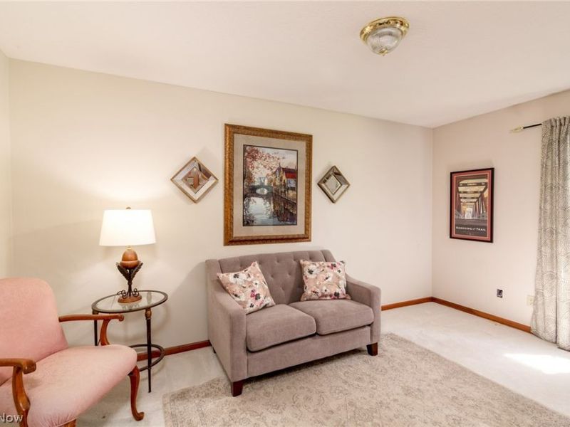 887 Manor Circle, Howard, OH 43028 Photo 9