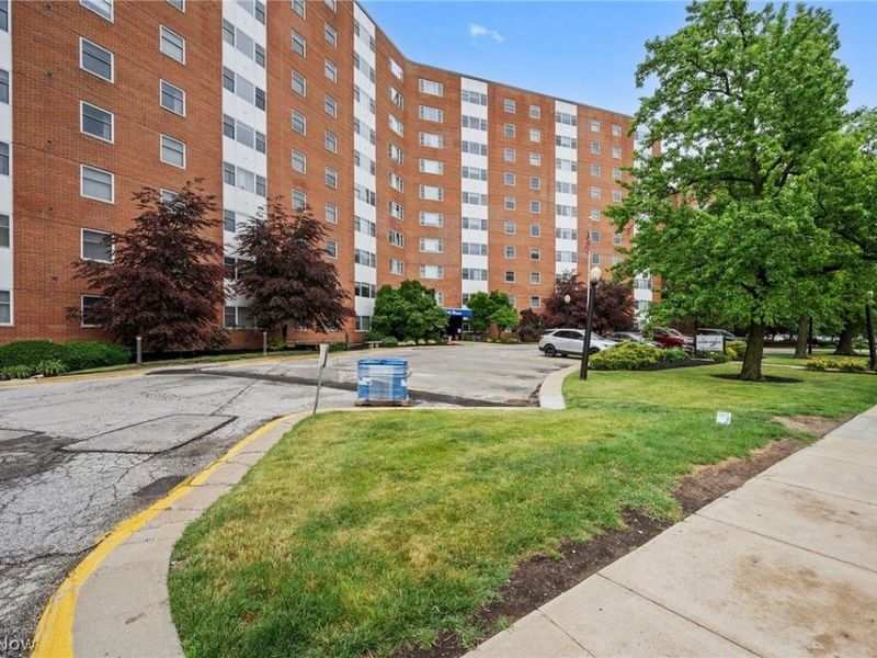 11850 Edgewater Drive, Unit 110, Lakewood, OH 44107 Photo 2