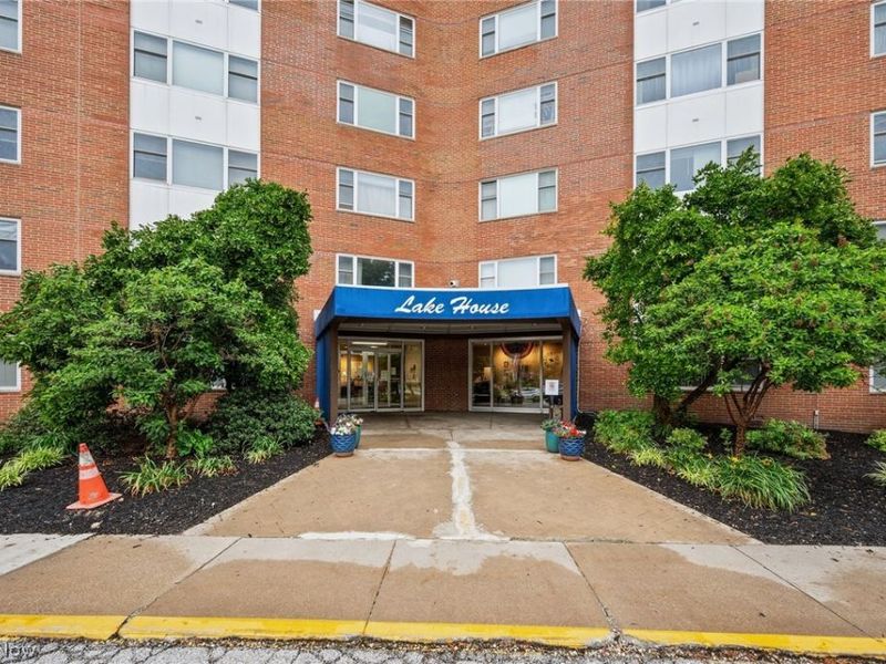 11850 Edgewater Drive, Unit 110, Lakewood, OH 44107 Photo 4