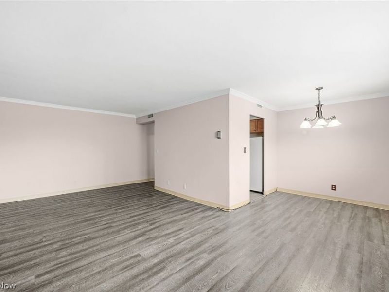 11850 Edgewater Drive, Unit 110, Lakewood, OH 44107 Photo 6