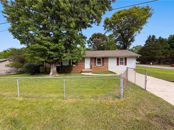 5552 Pine Street , Lula, GA 30554
