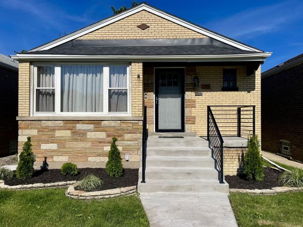 8739 S Bennett Avenue , Chicago, IL 60617