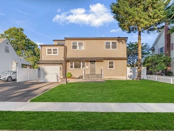 737 Flowerdale Drive , Seaford, NY 11783