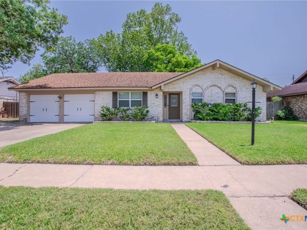 109 Norwich Glen Street , Victoria, TX 77904