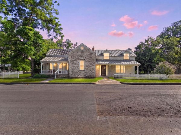 501 W Creek ST, Fredericksburg, TX 78624