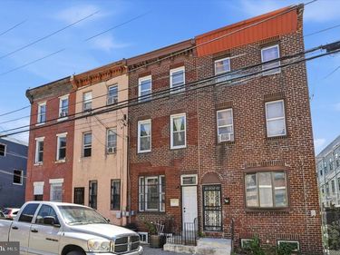102 E HUNTINGDON STREET, PHILADELPHIA, PA 19125