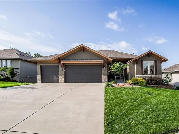 22235 W 98th Terrace, Lenexa, KS 66220
