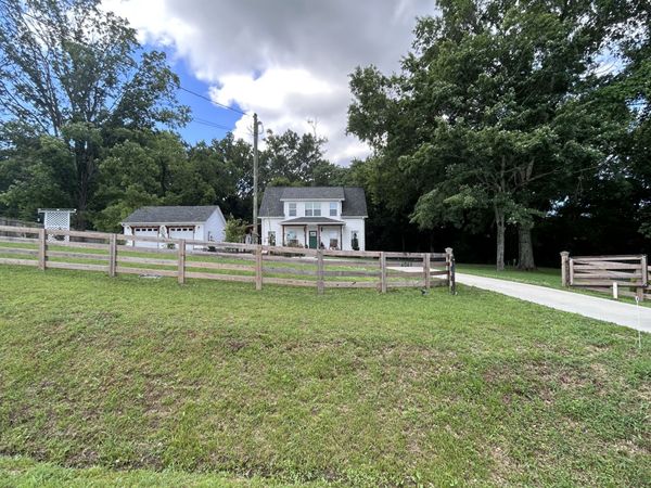 4049 Hampshire Pike , Hampshire, TN 38461