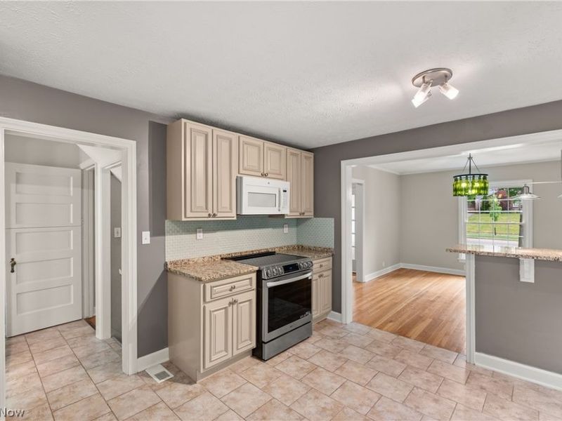 4025 Meadowbrook Boulevard, University Heights, OH 44118 Photo 12