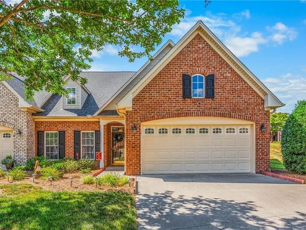 905 Pelican Lane , Clemmons, NC 27012