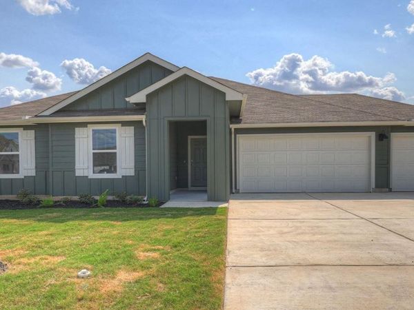 450 KOLBO CROSSING CV , Lockhart, TX 78644