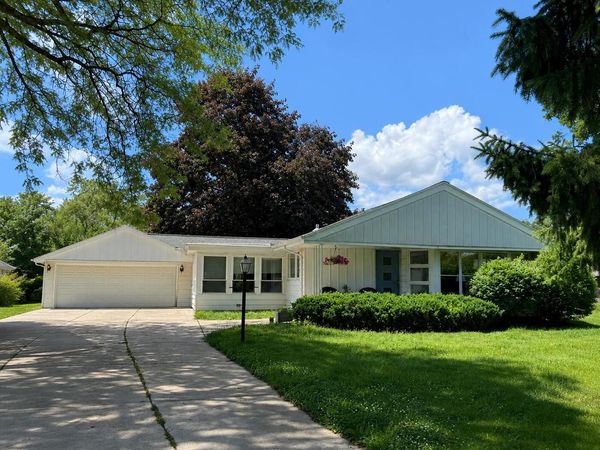 2945 Cottonwood COURT, Brookfield, WI 53005