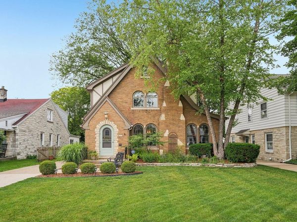 2517 N 96th STREET, Wauwatosa, WI 53226