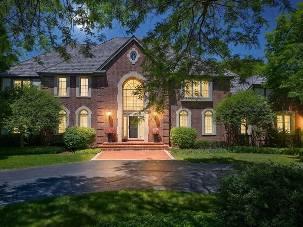 2146 W Columbia DRIVE, Mequon, WI 53092